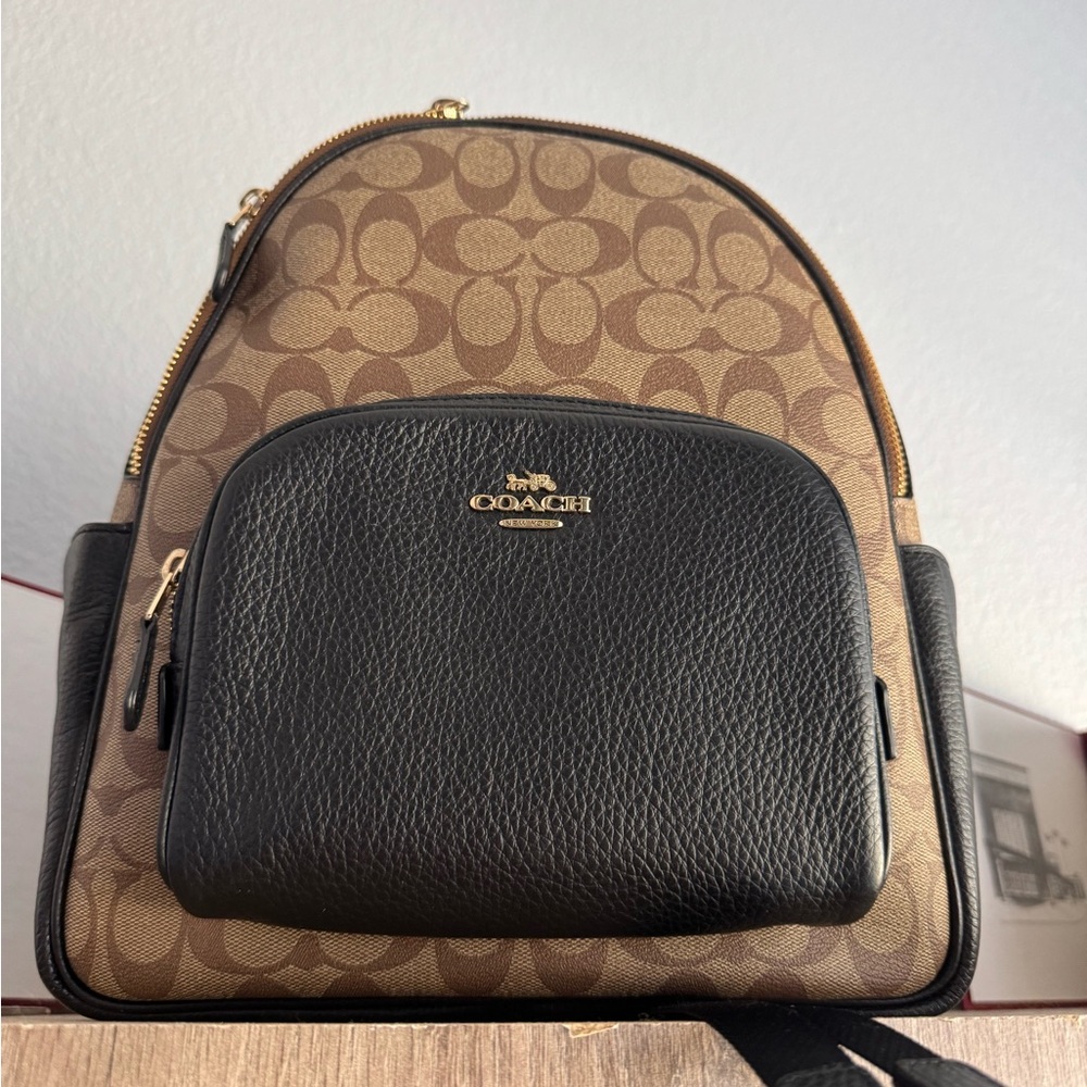 Coach Signature Canvas Backpack - Excellent condition - Picture 5 of 7